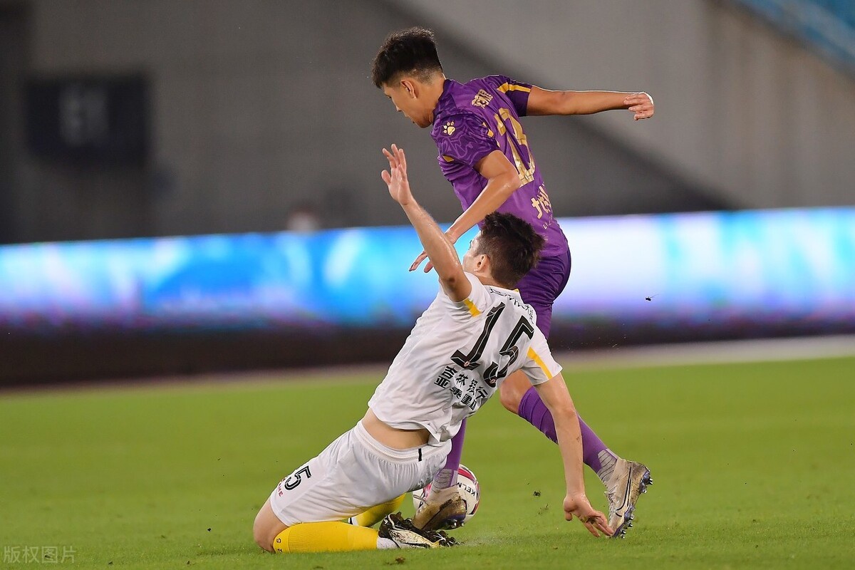 开云棋牌包含浙江队训练开放日，清晨止住颓势引欢呼，意甲在即，资深球员宣示担当的词条