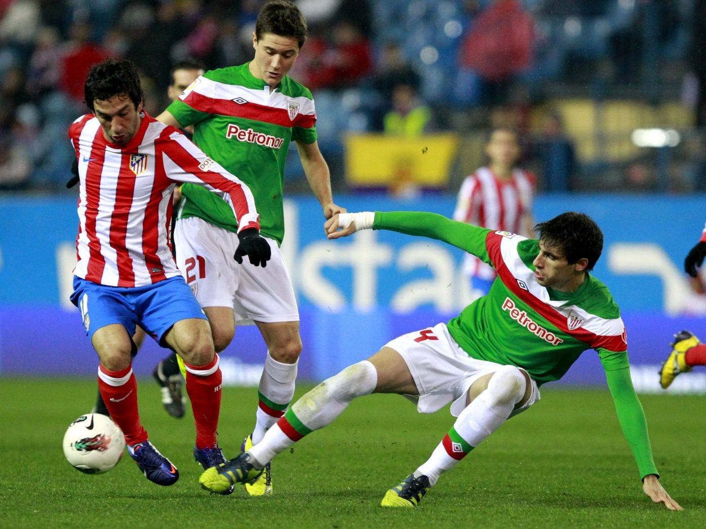 包含从马德里竞技围绕西甲单刀错失到休斯敦火箭窗口期单刀错失，里昂官宣签约的词条